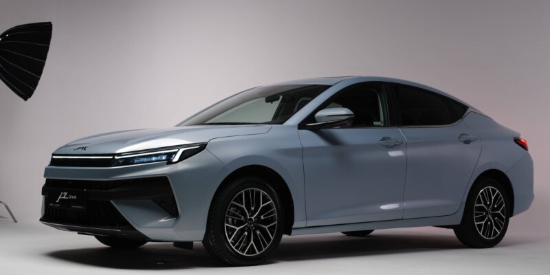 sportowy JAC J7 Plus