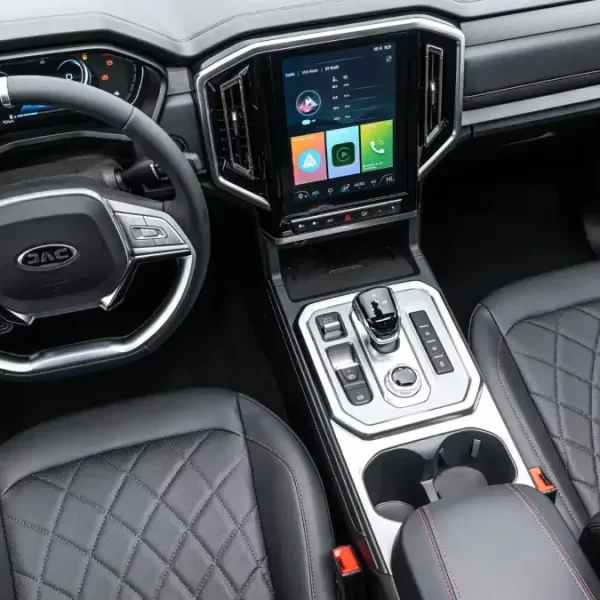 luksusowe wnętrze JAC T9