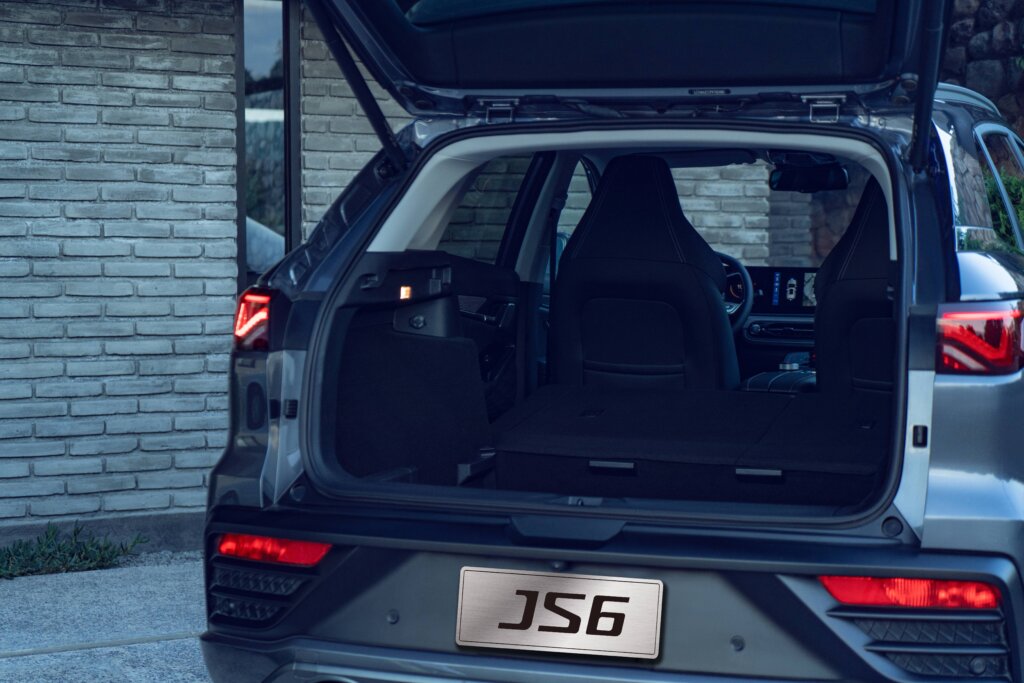 rodzinny SUV JAC JS6