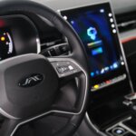 wnętrze JAC J7 PLUS